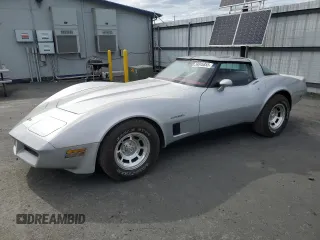 1982 Chevrolet Corvette z VIN 1G1AY878XC5102140, wystawiony jako Copart lot #59845855 z przebiegiem 80 611 mil mil oraz Czysty tytuł • Clean title. Historia ofert i sprzedaży dostępna na DreamBid. Obrazek 1.