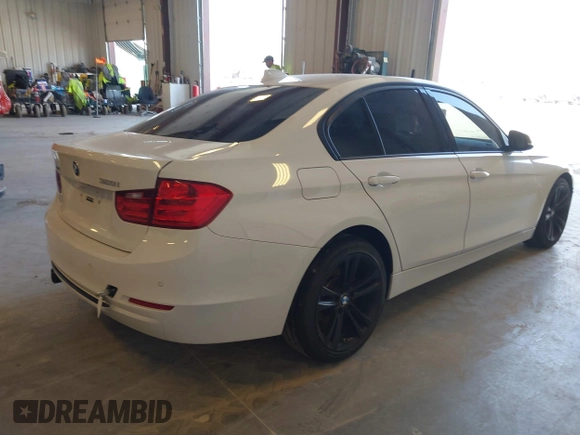 2014 BMW 3 Series 328i xDrive с VIN WBA3B5G56ENS08767, выставлен на аукционе IAAI как лот 42055343 с пробегом 90 487 миль миль и . История ставок и продаж доступна на DreamBid. Изображение 4.