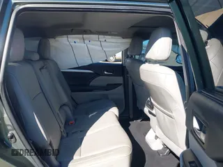 2018 Toyota Highlander SE with VIN 5TDJZRFH3JS834516, listed as a IAAI auction lot 41670880 with 81,274 mi miles and . Bid and sale history available at DreamBid. Image 8.