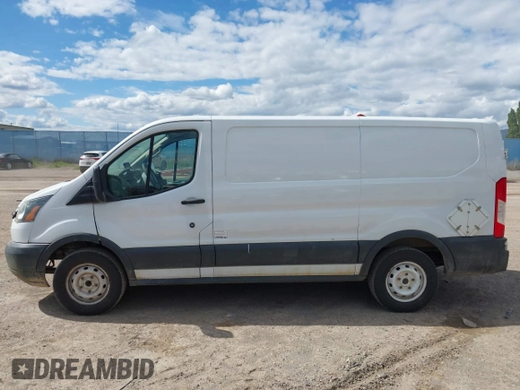 2015 Ford Transit Cargo z VIN 1FTNE1YM7FKB14241, wystawiony jako IAAI lot #42126200 z przebiegiem 314 744 mil mil oraz . Historia ofert i sprzedaży dostępna na DreamBid. Obrazek 15.