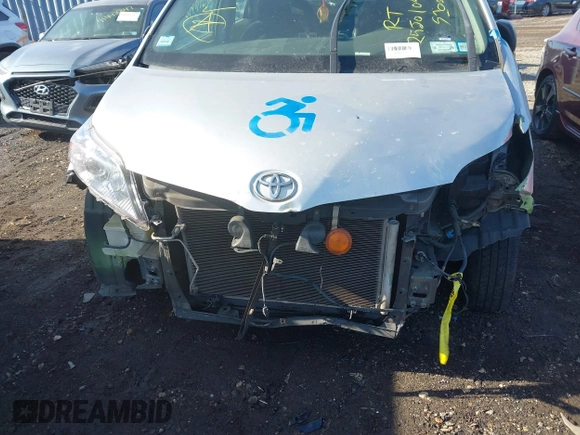 2014 Toyota Sienna L with VIN 5TDZK3DC8ES476153, listed as a IAAI auction lot 41462668 with 999,999 mi miles. Bid and sale history available at carsss.com. Image 6.