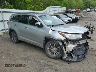 2017 Toyota Highlander XLE z VIN 5TDJZRFH6HS427493, wystawiony jako Copart lot #58269885 z przebiegiem 170 944 mil mil oraz Nie do naprawy • Non repairable. Historia ofert i sprzedaży dostępna na DreamBid. Obrazek 4.