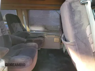 1993 Chevrolet Chevy Van z VIN 1GBEG25K1PF325078, wystawiony jako Copart lot #82640544 z przebiegiem 115 462 mil mil oraz Czysty tytuł • Clean title. Historia ofert i sprzedaży dostępna na DreamBid. Obrazek 11.