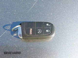 2017 Jeep Renegade Latitude z VIN ZACCJBBB9HPF61937, wystawiony jako IAAI lot #42168485 z przebiegiem 103 459 mil mil oraz . Historia ofert i sprzedaży dostępna na DreamBid. Obrazek 11.