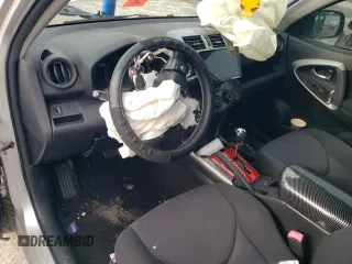 2011 Toyota RAV4 Sport z VIN JTMRF4DVXB5038649, wystawiony jako Copart lot #44955305 z przebiegiem Nie podano mil oraz Szkoda całkowita • Salvage title. Historia ofert i sprzedaży dostępna na DreamBid. Obrazek 8.