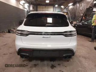 2024 Porsche Macan with VIN WP1AA2A59RLB10479, listed as a IAAI auction lot 41420275 with 6,897 mi miles and . Bid and sale history available at DreamBid. Image 17.