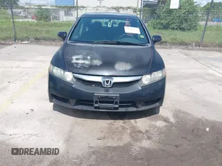 2009 Honda Civic LX z VIN 1HGFA165X9L011651, wystawiony jako IAAI lot #42483527 z przebiegiem 193 999 mil mil oraz . Historia ofert i sprzedaży dostępna na DreamBid. Obrazek 6.