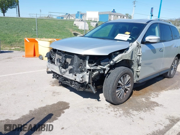 2017 Nissan Pathfinder S with VIN 5N1DR2MN1HC673409, listed as a IAAI auction lot 41992057 with 132,562 mi miles and . Bid and sale history available at DreamBid. Image 6.