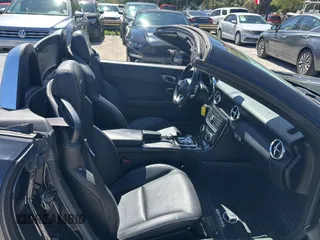 2019 Mercedes-Benz SLC 300 z VIN WDDPK3JA3KF157013, wystawiony jako Copart lot #49665085 z przebiegiem 37 588 mil mil oraz Szkoda całkowita • Salvage title. Historia ofert i sprzedaży dostępna na DreamBid. Obrazek 5.