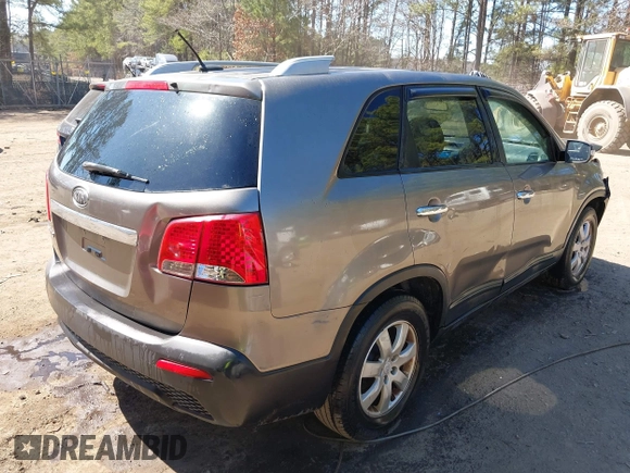 2012 Kia Sorento LX with VIN 5XYKT3A20CG188728, listed as a IAAI auction lot 41710733 with 141,109 mi miles. Bid and sale history available at carsss.com. Image 4.