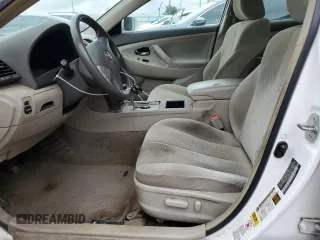 2008 Toyota Camry LE z VIN 4T1BE46K28U730356, wystawiony jako Copart lot #71500284 z przebiegiem 221 011 mil mil oraz Czysty tytuł • Clean title. Historia ofert i sprzedaży dostępna na DreamBid. Obrazek 7.