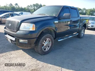 2005 Ford F-150 XLT z VIN 1FTPW14565KF05741, wystawiony jako IAAI lot #42831697 z przebiegiem 128 096 mil mil oraz . Historia ofert i sprzedaży dostępna na DreamBid. Obrazek 2.