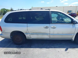 2000 Chrysler Town & Country LX с VIN 1C4GP44G2YB633690, выставлен на аукционе IAAI как лот 42025934 с пробегом Не указан миль и . История ставок и продаж доступна на DreamBid. Изображение 6.