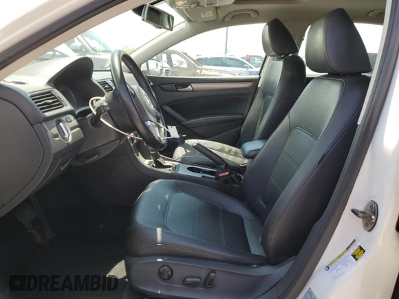 2014 Volkswagen Passat SE z VIN 1VWBT7A34EC061825, wystawiony jako Copart lot #59903665 z przebiegiem 185 542 mil mil oraz Szkoda całkowita • Salvage title. Historia ofert i sprzedaży dostępna na DreamBid. Obrazek 7.
