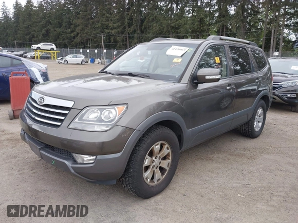 2009 Kia Borrego EX with VIN KNDJH741995015542, listed as a IAAI auction lot 42120069 with 139,457 mi miles. Bid and sale history available at carsss.com. Image 2.