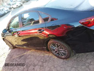 2023 Kia Forte GT-Line z VIN 3KPF54AD2PE556767, wystawiony jako IAAI lot #41245293 z przebiegiem 25 106 mil mil oraz . Historia ofert i sprzedaży dostępna na DreamBid. Obrazek 14.