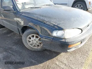1996 Toyota Camry DX with VIN JT2BG12KXT0407961, listed as a IAAI auction lot 41511138 with 266,781 mi miles. Bid and sale history available at carsss.com. Image 6.