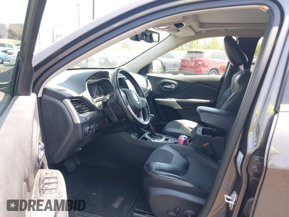 2018 Jeep Cherokee Latitude Plus с VIN 1C4PJLLX0JD523874, выставлен на аукционе IAAI как лот 42374894 с пробегом 77 086 миль миль и . История ставок и продаж доступна на DreamBid. Изображение 5.