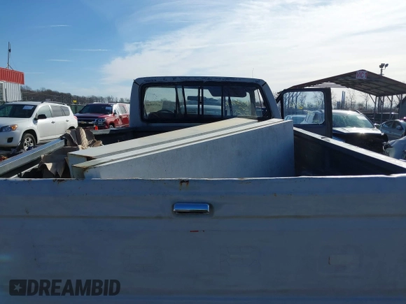 1988 Ford F-250 with VIN 1FTHF26H0JNA06718, listed as a IAAI auction lot 41530940 with 77,610 mi miles. Bid and sale history available at carsss.com. Image 8.