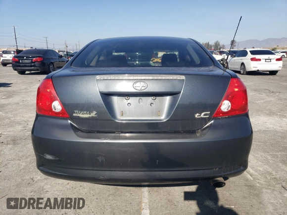 2006 Scion tC z VIN JTKDE177760134694, wystawiony jako Copart lot #43653465 z przebiegiem 245 961 mil mil oraz Szkoda całkowita • Salvage title. Historia ofert i sprzedaży dostępna na DreamBid. Obrazek 6.