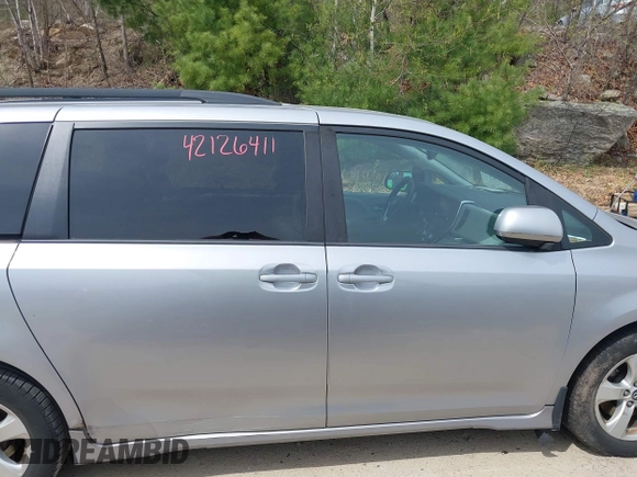 2018 Toyota Sienna LE Auto Access Seat with VIN 5TDKZ3DCXJS937540, listed as a IAAI auction lot 42126411 with 140,294 mi miles and . Bid and sale history available at DreamBid. Image 14.