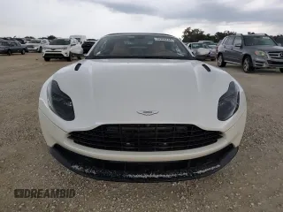 2020 Aston Martin DB11 z VIN SCFRMFCWXLGM09361, wystawiony jako Copart lot #74208744 z przebiegiem 10 972 mil mil oraz Szkody całkowita. Historia ofert i sprzedaży dostępna na DreamBid. Obrazek 5.
