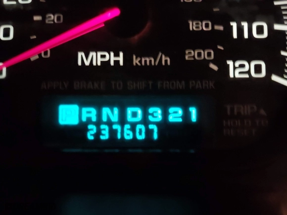 2003 Chevrolet Impala with VIN 2G1WF52E039178461, listed as a IAAI auction lot 41492031 with 237,607 mi miles. Bid and sale history available at carsss.com. Image 7.
