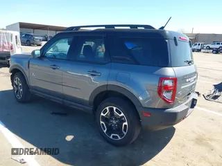 2024 Ford Bronco Sport Outer Banks z VIN 3FMCR9C62RRE45968, wystawiony jako IAAI lot #41871835 z przebiegiem 7 520 mil mil oraz . Historia ofert i sprzedaży dostępna na DreamBid. Obrazek 3.