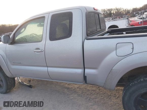 2006 Toyota Tacoma with VIN 5TEUU42N26Z238253, listed as a IAAI auction lot 41249690 with 226,094 mi miles. Bid and sale history available at carsss.com. Image 15.