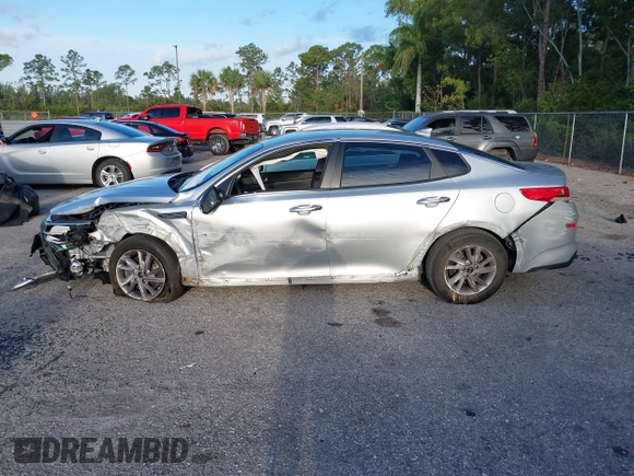 2020 Kia Optima SE z VIN 5XXGT4L33LG438808, wystawiony jako IAAI lot #41901977 z przebiegiem 111 126 mil mil oraz . Historia ofert i sprzedaży dostępna na DreamBid. Obrazek 13.