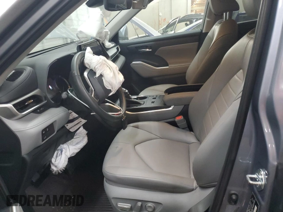 2023 Toyota Highlander L z VIN 5TDKDRAH6PS001750, wystawiony jako Copart lot #55078665 z przebiegiem 24 887 mil mil oraz Szkoda całkowita • Salvage title. Historia ofert i sprzedaży dostępna na DreamBid. Obrazek 7.