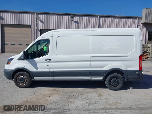 2018 Ford Transit z VIN 1FTYR2CM1JKB39451, wystawiony jako IAAI lot #42150658 z przebiegiem 77 688 mil mil oraz . Historia ofert i sprzedaży dostępna na DreamBid. Obrazek 14.