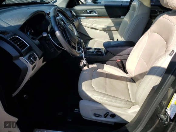 2018 Ford Explorer Limited z VIN 1FM5K7F87JGA70377, wystawiony jako Copart lot #63480215 z przebiegiem 129 825 mil mil oraz Czysty tytuł • Clean title. Historia ofert i sprzedaży dostępna na DreamBid. Obrazek 7.
