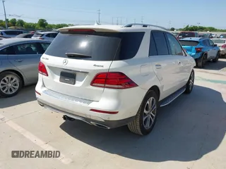 2017 Mercedes-Benz GLE 350 z VIN 4JGDA5HB3HA983856, wystawiony jako IAAI lot #41952807 z przebiegiem 51 106 mil mil oraz . Historia ofert i sprzedaży dostępna na DreamBid. Obrazek 4.