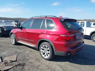 2011 BMW X5 35i with VIN 5UXZV4C52BL413125, listed as a IAAI auction lot 41697824 with 136,828 mi miles. Bid and sale history available at carsss.com. Image 3.