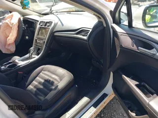 2013 Ford Fusion SE Hybrid z VIN 3FA6P0LU9DR349321, wystawiony jako IAAI lot #42156321 z przebiegiem 90 688 mil mil oraz . Historia ofert i sprzedaży dostępna na DreamBid. Obrazek 5.