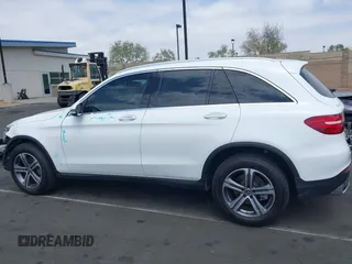 2019 Mercedes-Benz GLC 300 with VIN WDC0G4JB0KF670869, listed as a IAAI auction lot 42106326 with 51,047 mi miles and . Bid and sale history available at DreamBid. Image 14.