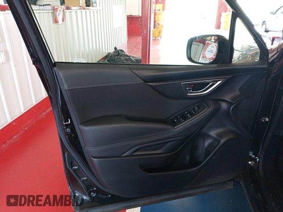 2023 Subaru Forester Premium z VIN JF2SKAEC1PH477884, wystawiony jako IAAI lot #42794098 z przebiegiem 70 520 mil mil oraz . Historia ofert i sprzedaży dostępna na DreamBid. Obrazek 8.