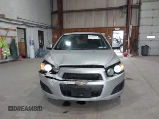 2016 Chevrolet Sonic LT z VIN 1G1JC6SG9G4151259, wystawiony jako IAAI lot #42341705 z przebiegiem 131 981 mil mil oraz . Historia ofert i sprzedaży dostępna na DreamBid. Obrazek 12.