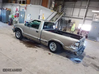 2000 Chevrolet S-10 LS with VIN 1GCCS1449YK187118, listed as a IAAI auction lot 41278247 with 0 mi miles. Bid and sale history available at carsss.com. Image 3.