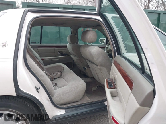 1998 Cadillac DeVille z VIN 1G6KD54YXWU800156, wystawiony jako IAAI lot #41820044 z przebiegiem Nie podano mil oraz . Historia ofert i sprzedaży dostępna na DreamBid. Obrazek 8.