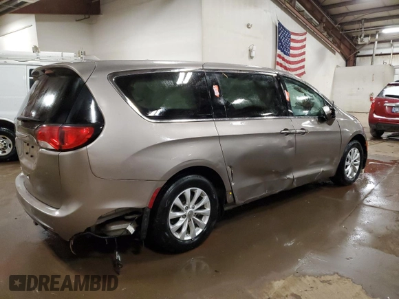 2018 Chrysler Pacifica Touring Plus with VIN 2C4RC1FG0JR234168, listed as a Copart auction lot 42035405 with 117,788 mi miles and Clean Title. Bid and sale history available at DreamBid. Image 3.