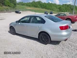 2014 Volkswagen Jetta SE z VIN 3VWD17AJ3EM246296, wystawiony jako IAAI lot #42163106 z przebiegiem 157 853 mil mil oraz . Historia ofert i sprzedaży dostępna na DreamBid. Obrazek 3.