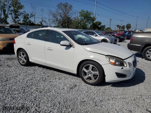 2013 Volvo S60 T5 Premier with VIN YV1612FS7D2179847, listed as a Copart auction lot 53124995 with 109,103 mi miles and Salvage Title. Bid and sale history available at carsss.com. Image 4.