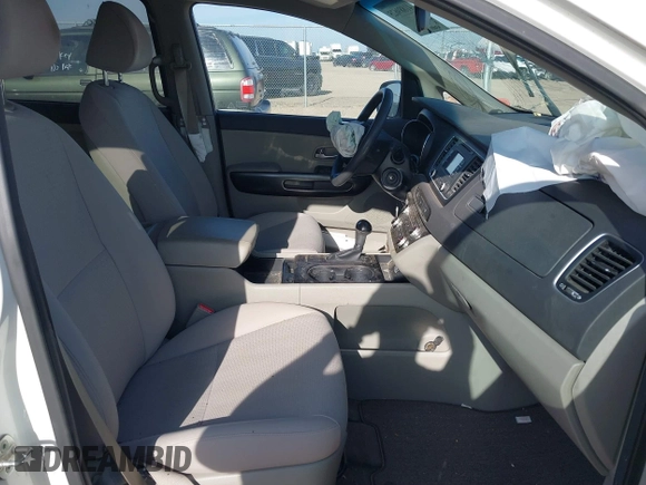 2016 Kia Sedona LX with VIN KNDMB5C18G6142343, listed as a IAAI auction lot 41889625 with 95,001 mi miles. Bid and sale history available at carsss.com. Image 5.
