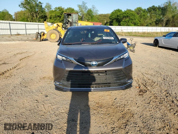 2022 Toyota Sienna XLE with VIN 5TDYRKEC6NS090587, listed as a Copart auction lot 51819805 with Not Provided miles and Salvage Title. Bid and sale history available at DreamBid. Image 5.