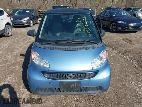 2013 Smart fortwo Pure z VIN WMEEJ3BA5DK672416, wystawiony jako IAAI lot #41820199 z przebiegiem 75 875 mil mil oraz . Historia ofert i sprzedaży dostępna na DreamBid. Obrazek 6.