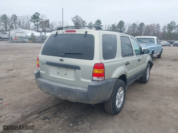 2005 Ford Escape XLT with VIN 1FMYU93135DA07844, listed as a IAAI auction lot 41786019 with 118,840 mi miles. Bid and sale history available at carsss.com. Image 4.