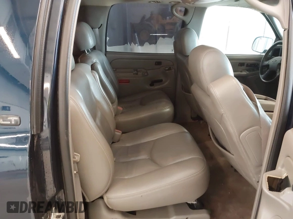 2004 Chevrolet Suburban LT with VIN 3GNEC16T34G322967, listed as a IAAI auction lot 41701602 with 157,768 mi miles. Bid and sale history available at carsss.com. Image 8.