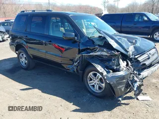 2005 Honda Pilot EX-L with VIN 5FNYF18555B043104, listed as a IAAI auction lot 41888235 with 127,781 mi miles. Bid and sale history available at carsss.com. Image 1.